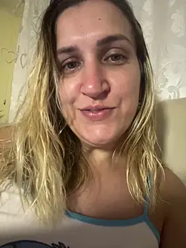 Snapshot of Bia_sexynovaes chatting on February 6, 11:41 pm Bia sexynovaes online show from February 6, 11:41 pm