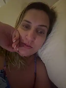 Snapshot of Bia_sexynovaes chatting on March 2, 1:30 am Bia sexynovaes online show from March 2, 1:30 am