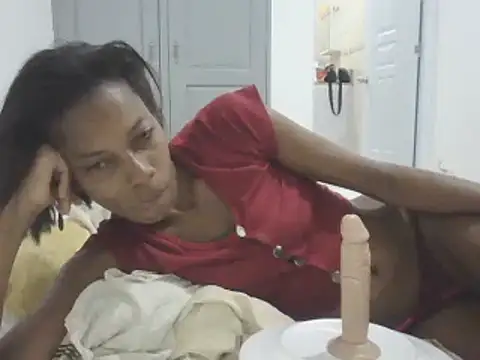 Snapshot of adele-33 chatting on February 11, 12:38 am adele-33 online show from February 11, 12:38 am