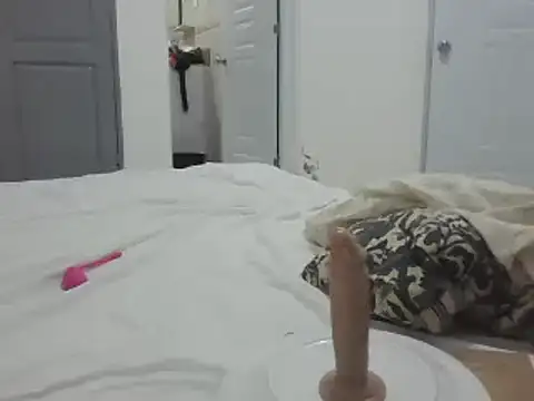 Snapshot of adele-33 chatting on March 7, 1:20 am adele-33 online show from March 7, 1:20 am