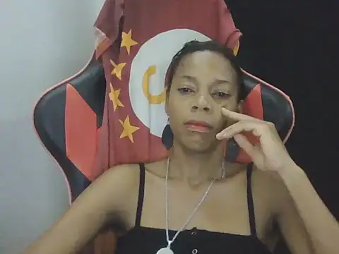 Snapshot of adele-33 chatting on November 11, 3:06 am adele-33 online show from November 11, 3:06 am