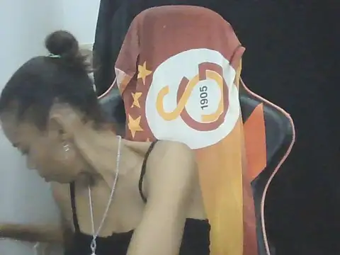 Snapshot of adele-33 chatting on November 16, 10:59 pm adele-33 online show from November 16, 10:59 pm