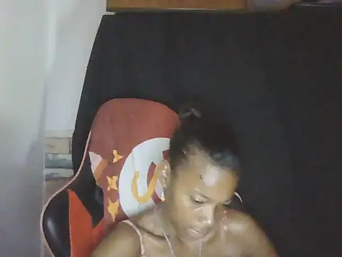 Snapshot of adele-33 chatting on November 17, 3:18 pm adele-33 online show from November 17, 3:18 pm