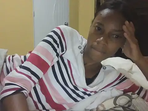 Snapshot of adele-33 chatting on February 5, 12:15 am adele-33 online show from February 5, 12:15 am