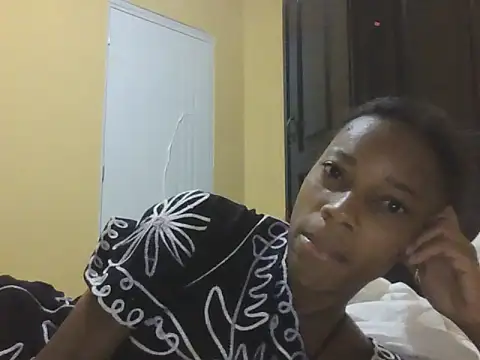 Snapshot of adele-33 chatting on February 9, 1:20 am adele-33 online show from February 9, 1:20 am