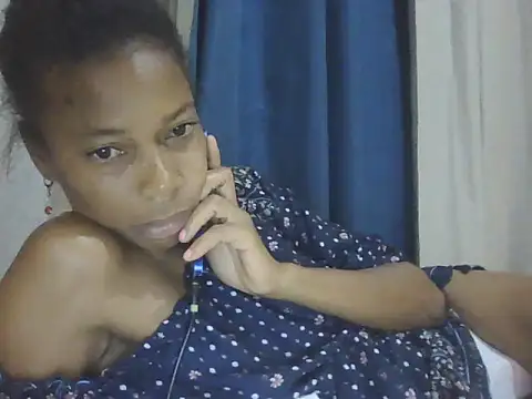 Snapshot of adele-33 chatting on February 16, 1:24 am adele-33 online show from February 16, 1:24 am