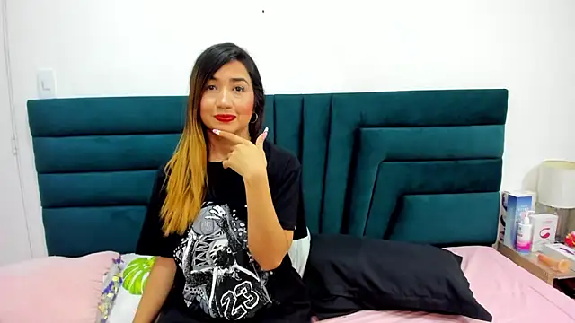 LisaWhite  online show from March 4, 1:23 am