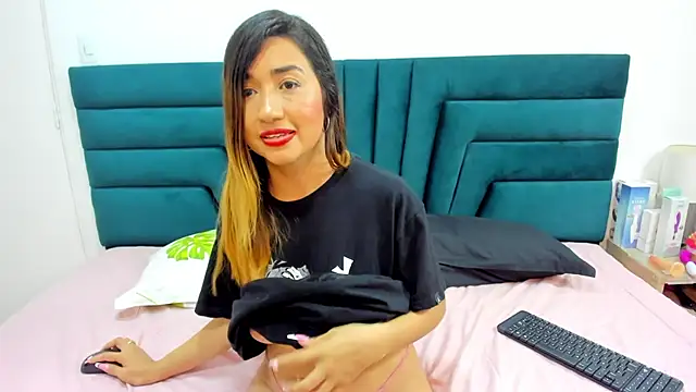 LisaWhite  online show from March 4, 4:27 am