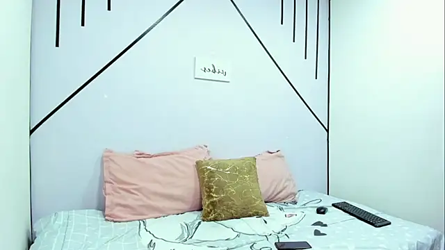 LisaWhite  online show from November 7, 1:11 pm