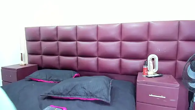 Snapshot of JulietaKane chatting on November 22, 5:28 am JulietaKane online show from November 22, 5:28 am