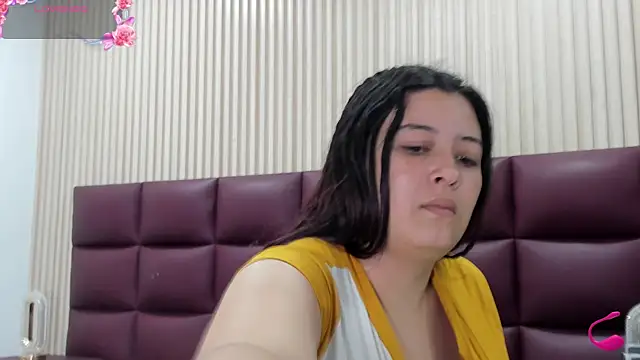 Snapshot of JulietaKane chatting on December 4, 5:06 am JulietaKane online show from December 4, 5:06 am