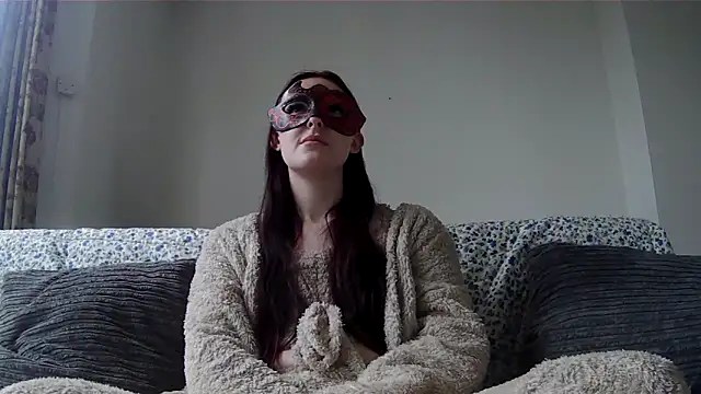 LexiSnowUK online show from March 27, 9:42 am