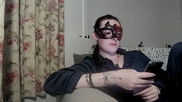 LexiSnowUK online show from April 13, 7:41 pm