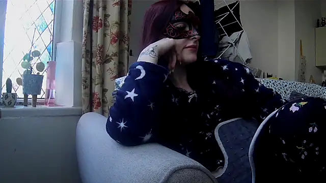 LexiSnowUK online show from April 20, 8:50 am