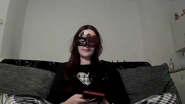 Snapshot of LexiSnowUK chatting on July 6, 8:33 pm LexiSnowUK online show from July 6, 8:33 pm