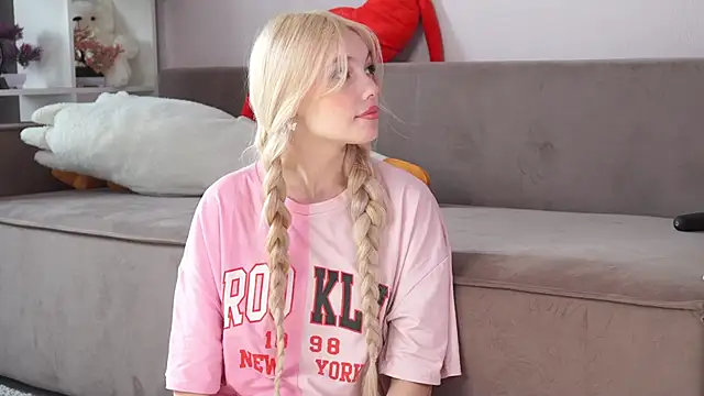 norakisses online show from March 18, 5:32 am