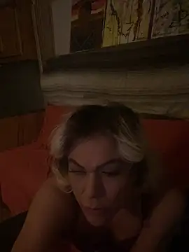 Snapshot of HoneyBdaQueen chatting on December 6, 10:16 am HoneyBdaQueen online show from December 6, 10:16 am