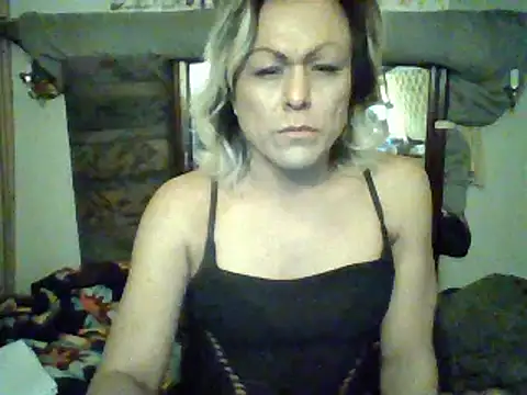 Snapshot of HoneyBdaQueen chatting on February 14, 8:31 am HoneyBdaQueen online show from February 14, 8:31 am