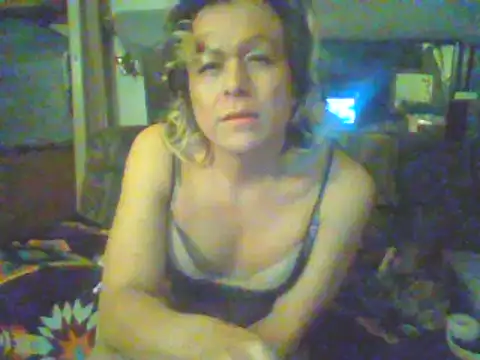 Snapshot of HoneyBdaQueen chatting on March 1, 1:51 pm HoneyBdaQueen online show from March 1, 1:51 pm
