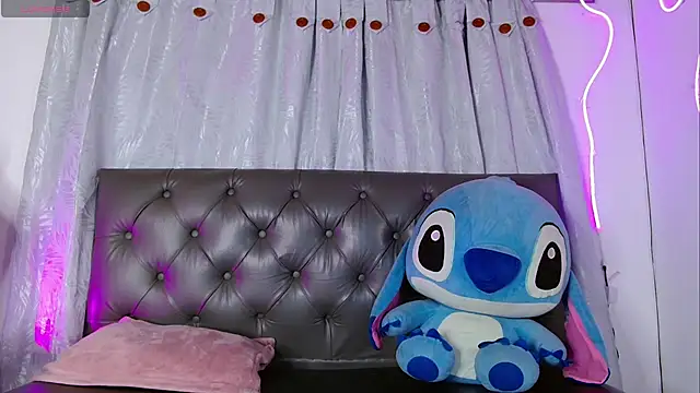 Snapshot of evie_cloud chatting on May 26, 1:34 am evie cloud online show from May 26, 1:34 am