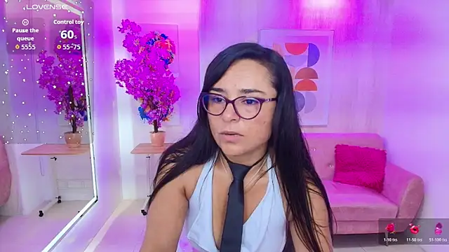 Snapshot of Tiara_rr chatting on October 21, 7:36 pm Tiara rr online show from October 21, 7:36 pm