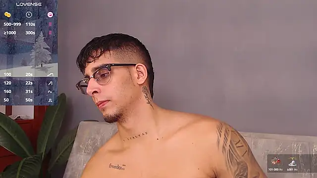 Snapshot of iamcamiloo_ chatting on December 12, 3:43 am iamcamiloo online show from December 12, 3:43 am