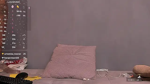 Snapshot of iamcamiloo_ chatting on December 13, 7:15 am iamcamiloo online show from December 13, 7:15 am