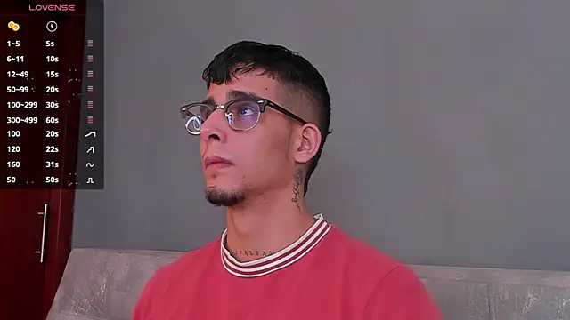 Snapshot of iamcamiloo_ chatting on December 20, 4:53 am iamcamiloo online show from December 20, 4:53 am