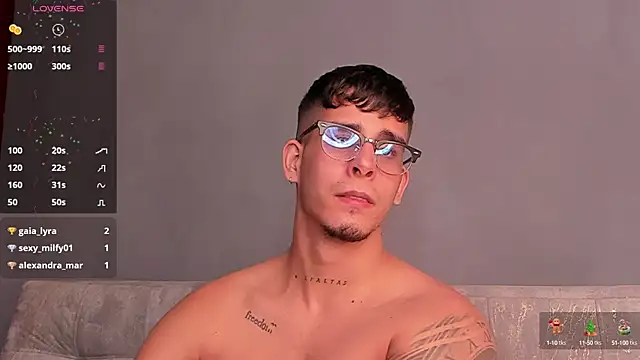 Snapshot of iamcamiloo_ chatting on December 27, 4:47 am iamcamiloo online show from December 27, 4:47 am