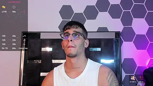Snapshot of iamcamiloo_ chatting on February 7, 4:37 am iamcamiloo online show from February 7, 4:37 am