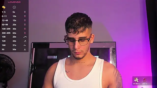 Snapshot of iamcamiloo_ chatting on March 2, 4:50 am iamcamiloo online show from March 2, 4:50 am