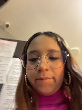 MelanieRoah online show from October 18, 1:23 pm