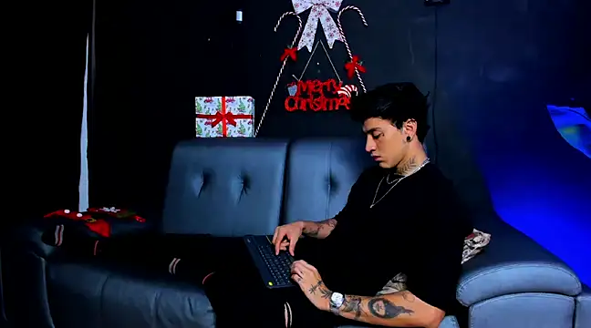 Snapshot of JUSTIN_FULLER1 chatting on December 11, 12:55 pm JUSTIN FULLER1 online show from December 11, 12:55 pm