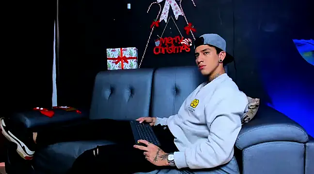 Snapshot of JUSTIN_FULLER1 chatting on December 12, 2:55 pm JUSTIN FULLER1 online show from December 12, 2:55 pm