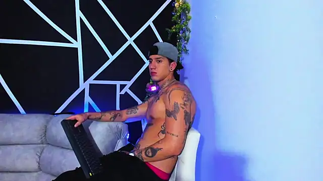 Snapshot of JUSTIN_FULLER1 chatting on February 2, 11:32 pm JUSTIN FULLER1 online show from February 2, 11:32 pm