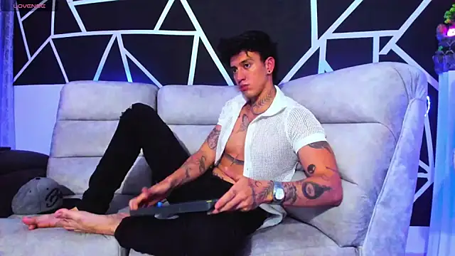 Snapshot of JUSTIN_FULLER1 chatting on February 4, 1:02 am JUSTIN FULLER1 online show from February 4, 1:02 am