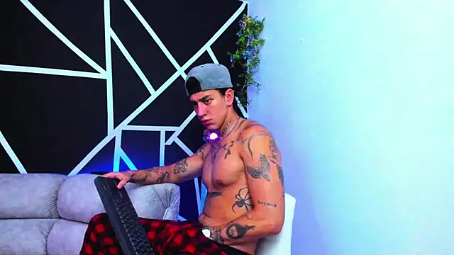 Snapshot of JUSTIN_FULLER1 chatting on February 9, 2:18 pm JUSTIN FULLER1 online show from February 9, 2:18 pm