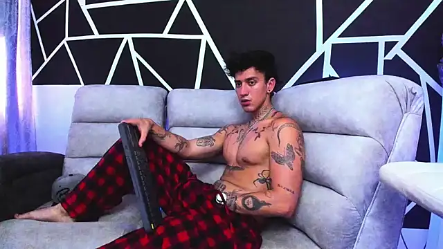 Snapshot of JUSTIN_FULLER1 chatting on February 9, 8:24 pm JUSTIN FULLER1 online show from February 9, 8:24 pm