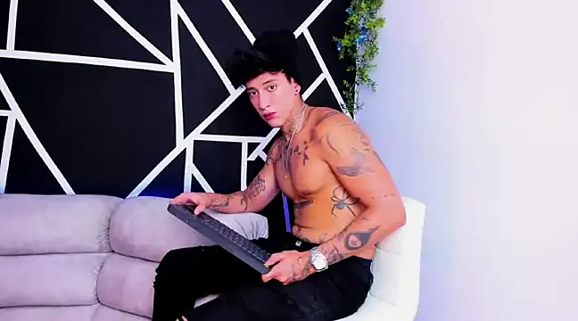 Snapshot of JUSTIN_FULLER1 chatting on February 12, 4:44 pm JUSTIN FULLER1 online show from February 12, 4:44 pm