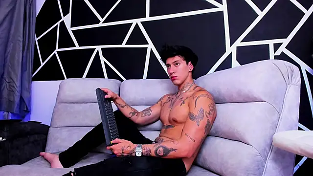 Snapshot of JUSTIN_FULLER1 chatting on February 12, 7:45 pm JUSTIN FULLER1 online show from February 12, 7:45 pm