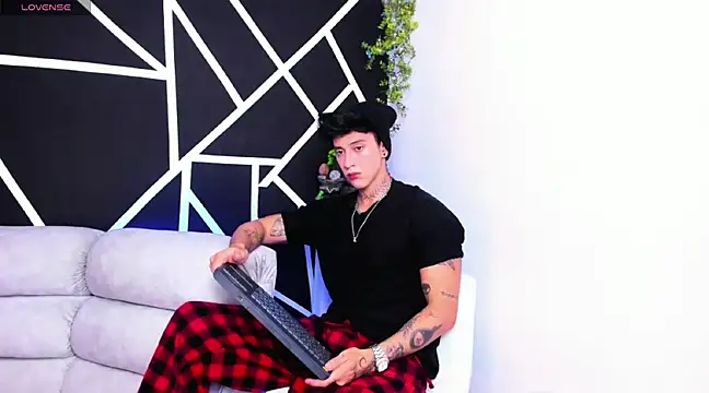 Snapshot of JUSTIN_FULLER1 chatting on February 15, 7:28 pm JUSTIN FULLER1 online show from February 15, 7:28 pm