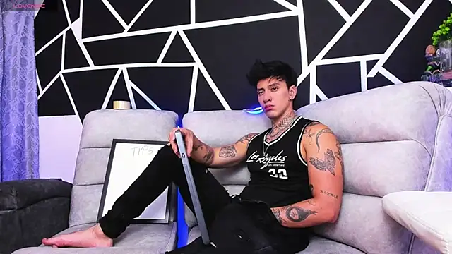 Snapshot of JUSTIN_FULLER1 chatting on February 27, 12:10 am JUSTIN FULLER1 online show from February 27, 12:10 am