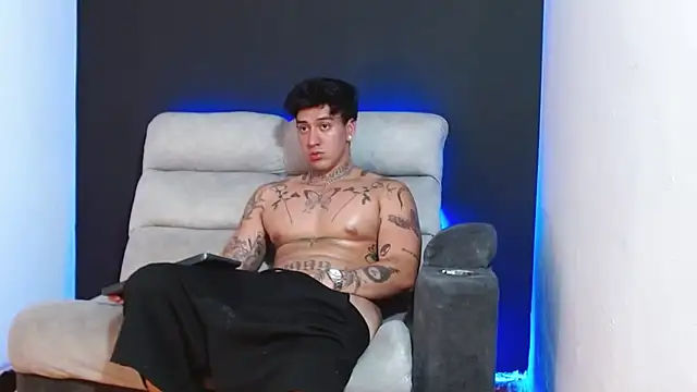 JUSTIN FULLER1 online show from December 20, 8:32 am