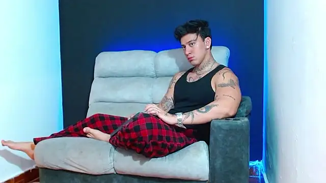 JUSTIN FULLER1 online show from January 8, 8:44 pm