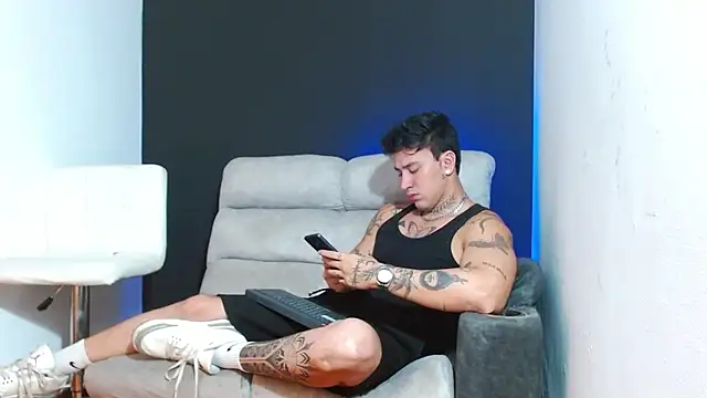 JUSTIN FULLER1 online show from February 25, 11:14 pm