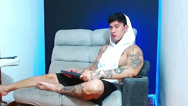 JUSTIN FULLER1 online show from May 24, 1:43 am