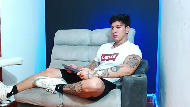 JUSTIN FULLER1 online show from May 27, 3:03 am