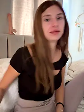 emma05 online show from October 10, 5:28 am