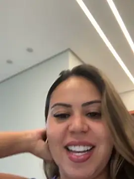 lariic online show from February 19, 8:38 pm