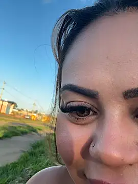 lariic online show from April 14, 8:26 pm